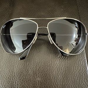 Ray-ban aviator sunglasses